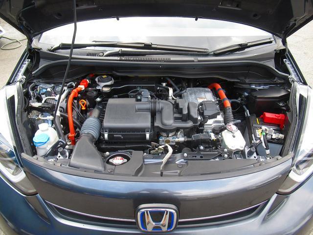 フィット ｅ：ＨＥＶホーム　ホンダセンシング・純正９インチナビ・バックカメラ・フルセグＴＶ・Ｂｌｕｅｔｏｏｔｈ・ＣＤ／ＤＶＤ再生・ＡＣＣ・ＬＫＡ・ＬＥＤヘッドライト・オートＨＩビーム・ハーフレザーシート・コーナーセンサー・ＥＴＣ（17枚目）