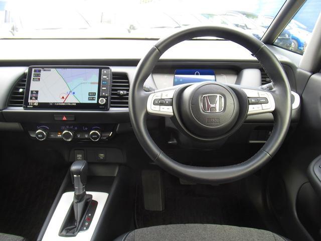 フィット ｅ：ＨＥＶホーム　ホンダセンシング・純正９インチナビ・バックカメラ・フルセグＴＶ・Ｂｌｕｅｔｏｏｔｈ・ＣＤ／ＤＶＤ再生・ＡＣＣ・ＬＫＡ・ＬＥＤヘッドライト・オートＨＩビーム・ハーフレザーシート・コーナーセンサー・ＥＴＣ（24枚目）