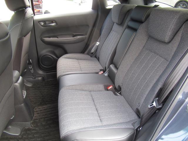 フィット ｅ：ＨＥＶホーム　ホンダセンシング・純正９インチナビ・バックカメラ・フルセグＴＶ・Ｂｌｕｅｔｏｏｔｈ・ＣＤ／ＤＶＤ再生・ＡＣＣ・ＬＫＡ・ＬＥＤヘッドライト・オートＨＩビーム・ハーフレザーシート・コーナーセンサー・ＥＴＣ（28枚目）