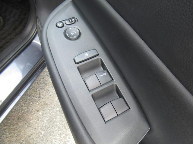 フィット ｅ：ＨＥＶホーム　ホンダセンシング・純正９インチナビ・バックカメラ・フルセグＴＶ・Ｂｌｕｅｔｏｏｔｈ・ＣＤ／ＤＶＤ再生・ＡＣＣ・ＬＫＡ・ＬＥＤヘッドライト・オートＨＩビーム・ハーフレザーシート・コーナーセンサー・ＥＴＣ（36枚目）