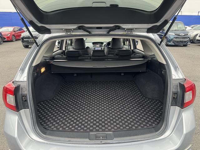 レヴォーグ ２．０ＧＴ－Ｓアイサイト　純正ナビ・フルセグＴＶ・バックカメラ・Ｂｌｕｅｔｏｏｔｈ・ＣＤ／ＤＶＤ再生・ＥＴＣ・ＡＣＣ・ＬＫＡ・ハーフレザーシート・ＰＷシート・ステアシフト・オートライト・ＬＥＤヘッドライト・純正１８ＡＷ（8枚目）