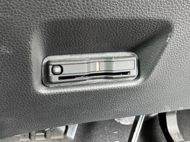 フィット ｅ：ＨＥＶホーム　ホンダセンシング・純正９インチナビ・バックカメラ・フルセグＴＶ・ＣＤ／ＤＶＤ再生・Ｂｌｕｅｔｏｏｔｈ・ＡＣＣ・ＬＫＡ・コーナーセンサー・ＬＥＤヘッドライト・オートＨＩビーム・ＥＴＣ・ハーフレザーシート（16枚目）