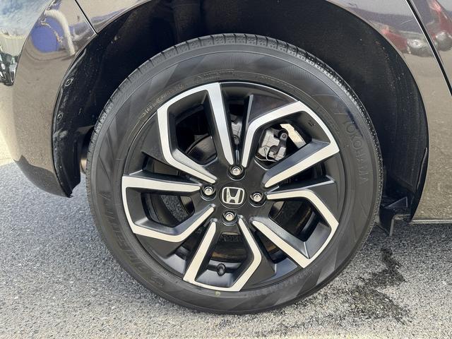 フィット ｅ：ＨＥＶホーム　ホンダセンシング・純正９インチナビ・バックカメラ・フルセグＴＶ・ＣＤ／ＤＶＤ再生・Ｂｌｕｅｔｏｏｔｈ・ＡＣＣ・ＬＫＡ・コーナーセンサー・ＬＥＤヘッドライト・オートＨＩビーム・ＥＴＣ・ハーフレザーシート（49枚目）