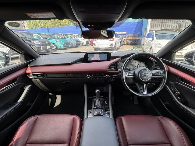 ＭＡＺＤＡ３ファストバック ２０Ｓバーガンディ　セレクション　赤革・全周囲カメラ・フルセグナビ・ＢＴオーディオ・ＬＥＤライト・ＨＵＤ・ＢＳＭ・ＡＣＣ・ＬＫＡ・ＡＨＢ・パドルシフト・Ｃソナー・ＵＳＢ・プライバシーガラス・ＥＴＣ・ステア・シートヒーター（4枚目）