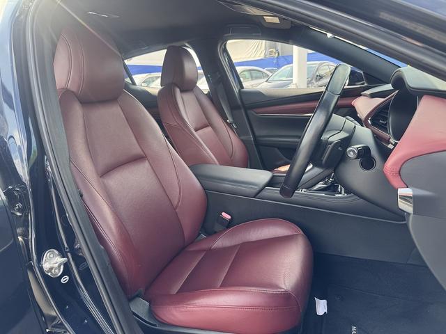 ＭＡＺＤＡ３ファストバック ２０Ｓバーガンディ　セレクション　赤革・全周囲カメラ・フルセグナビ・ＢＴオーディオ・ＬＥＤライト・ＨＵＤ・ＢＳＭ・ＡＣＣ・ＬＫＡ・ＡＨＢ・パドルシフト・Ｃソナー・ＵＳＢ・プライバシーガラス・ＥＴＣ・ステア・シートヒーター（5枚目）
