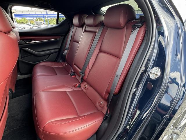 ＭＡＺＤＡ３ファストバック ２０Ｓバーガンディ　セレクション　赤革・全周囲カメラ・フルセグナビ・ＢＴオーディオ・ＬＥＤライト・ＨＵＤ・ＢＳＭ・ＡＣＣ・ＬＫＡ・ＡＨＢ・パドルシフト・Ｃソナー・ＵＳＢ・プライバシーガラス・ＥＴＣ・ステア・シートヒーター（10枚目）