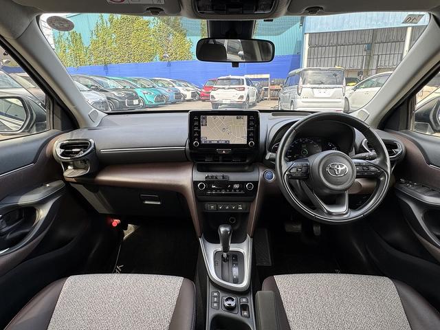 ヤリスクロス ハイブリッドＺ　セーフティセンス・ディスプレイオーディオ・全周囲カメラ・フルセグナビ・Ｃａｒｐｌａｙ・ＢＴオーディオ・ＥＴＣ・パワーバックドア・シート＆ステアヒーター・パワーシート・Ｃソナー・ＢＳＭ・ＨＵＤ（4枚目）