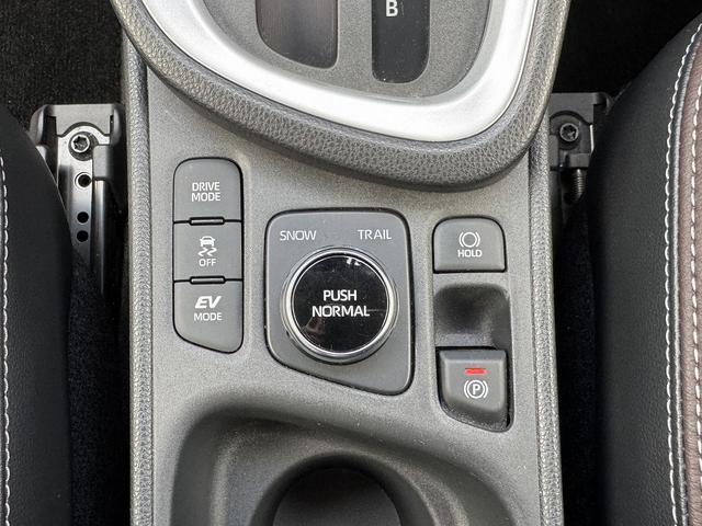 ヤリスクロス ハイブリッドＺ　セーフティセンス・ディスプレイオーディオ・全周囲カメラ・フルセグナビ・Ｃａｒｐｌａｙ・ＢＴオーディオ・ＥＴＣ・パワーバックドア・シート＆ステアヒーター・パワーシート・Ｃソナー・ＢＳＭ・ＨＵＤ（12枚目）
