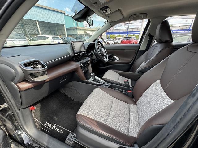 ヤリスクロス ハイブリッドＺ　セーフティセンス・ディスプレイオーディオ・全周囲カメラ・フルセグナビ・Ｃａｒｐｌａｙ・ＢＴオーディオ・ＥＴＣ・パワーバックドア・シート＆ステアヒーター・パワーシート・Ｃソナー・ＢＳＭ・ＨＵＤ（27枚目）