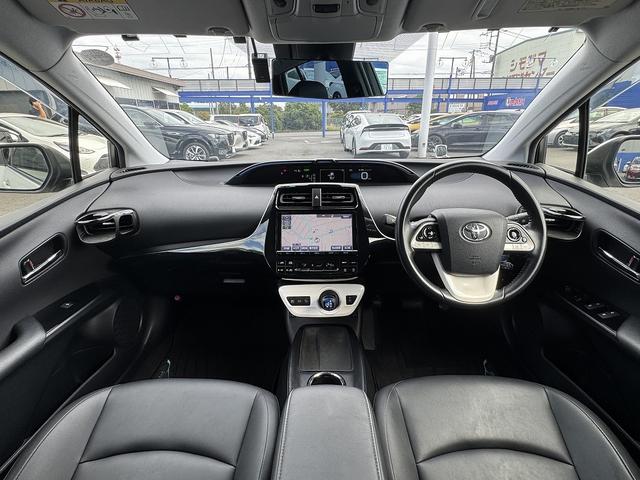 プリウス Ｓツーリングセレクション　セーフティセンス・純正９インチナビ・フルセグＴＶ・バックカメラ・Ｂｌｕｅｔｏｏｔｈ・ＣＤ／ＤＶＤ再生・ＡＣＣ・ＬＤＡ・ＬＥＤヘッドライト・オートＨＩビーム・シートヒーター・ＥＴＣ２．０・ドアバイザー（4枚目）