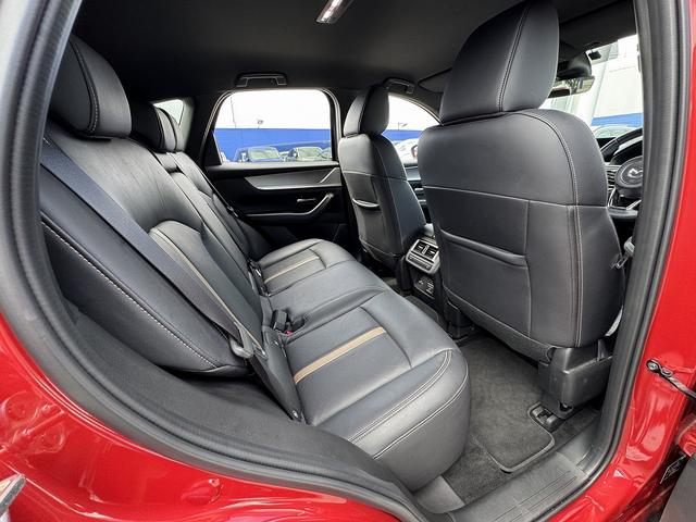 ＣＸ－６０ ＸＤ－ハイブリッド　エクスクルーシブスポーツ　純正ナビ・フルセグＴＶ・Ｃａｒｐｌａｙ・Ｂｌｕｅｔｏｏｔｈ・ＢＯＳＥサウンド・全周囲カメラ・ＥＴＣ・ＡＣＣ・ＢＳＭ・ＬＫＡ・黒革シート・シートエアコン・パワーシート・オートＨＩビーム・純正２０ＡＷ（25枚目）