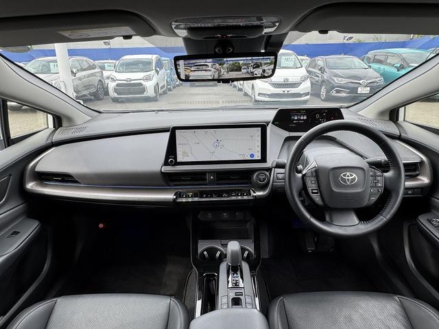 プリウス Ｚ　セーフティセンス・１２．３型フルセグナビ・Ｃａｒｐｌａｙ・全周囲カメラ・ＥＴＣ２．０・パワーバックドア・デジタルミラー・ステアヒーター・ＡＣ１００Ｖ電源・Ｐアシスト・Ｃソナー・ＢＳＭ・ＲＣＴＡ（4枚目）