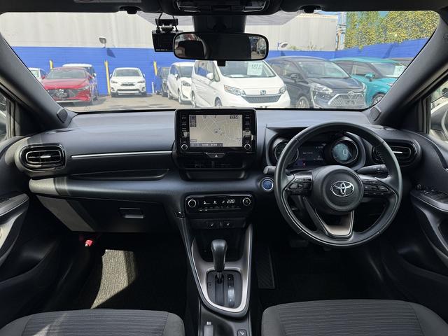 ヤリス ハイブリッドＺ　セーフティセンス・ディスプレイオーディオナビ・バックカメラ・Ｂｌｕｅｔｏｏｔｈ・Ｃａｒｐｌａｙ・ＡＣＣ・ＬＤＡ・ＢＳＭ・コーナーセンサー・ＬＥＤヘッドライト・オートＨＩビーム・ＥＴＣ・ドアバイザー（4枚目）