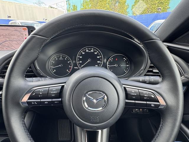 ＭＡＺＤＡ３ファストバック １５Ｓツーリング　純正ナビ・フルセグＴＶ・全周囲カメラ・Ｂｌｕｅｔｏｏｔｈ・Ｃａｒｐｌａｙ・ＡＴ誤発進抑制制御（前後）・ＡＣＣ・ＢＳＭ・ＬＫＡ・コーナーセンサー・ＨＵＤ・ＬＥＤヘッドライト・オートＨＩビーム・ＥＴＣ（12枚目）