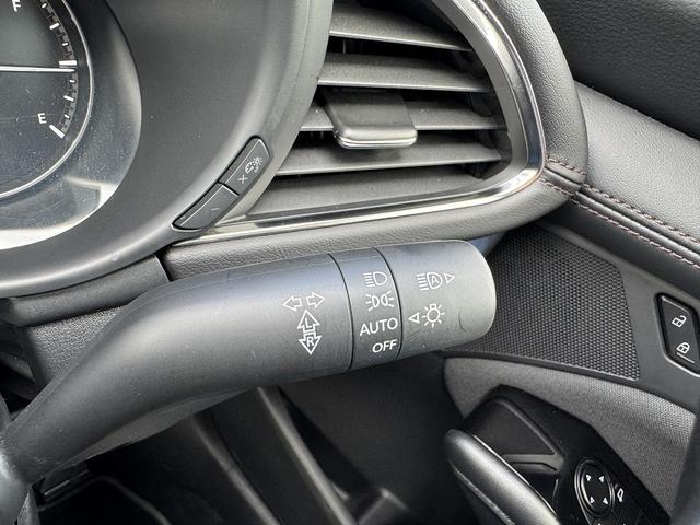 ＭＡＺＤＡ３ファストバック １５Ｓツーリング　純正ナビ・フルセグＴＶ・全周囲カメラ・Ｂｌｕｅｔｏｏｔｈ・Ｃａｒｐｌａｙ・ＡＴ誤発進抑制制御（前後）・ＡＣＣ・ＢＳＭ・ＬＫＡ・コーナーセンサー・ＨＵＤ・ＬＥＤヘッドライト・オートＨＩビーム・ＥＴＣ（13枚目）