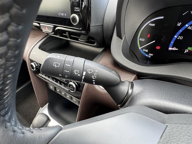 ヤリスクロス ハイブリッドＺ　全周囲カメラ・フルセグナビ・ＢＴオーディオ・ＬＥＤライト・ＡＣＣ・ＬＫＡ・ＡＨＢ・ＢＳＭ・ＨＵＤ・Ｃソナー・ハーフレザー・Ｐシート・ＵＳＢ・ＡＣ１００Ｖ・プライバシーガラス・本革ステア（42枚目）