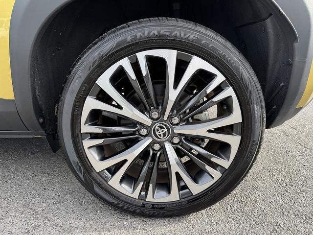 ヤリスクロス ハイブリッドＺ　全周囲カメラ・フルセグナビ・ＢＴオーディオ・ＬＥＤライト・ＡＣＣ・ＬＫＡ・ＡＨＢ・ＢＳＭ・ＨＵＤ・Ｃソナー・ハーフレザー・Ｐシート・ＵＳＢ・ＡＣ１００Ｖ・プライバシーガラス・本革ステア（52枚目）