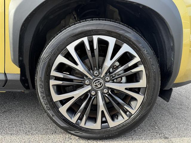 ヤリスクロス ハイブリッドＺ　全周囲カメラ・フルセグナビ・ＢＴオーディオ・ＬＥＤライト・ＡＣＣ・ＬＫＡ・ＡＨＢ・ＢＳＭ・ＨＵＤ・Ｃソナー・ハーフレザー・Ｐシート・ＵＳＢ・ＡＣ１００Ｖ・プライバシーガラス・本革ステア（53枚目）