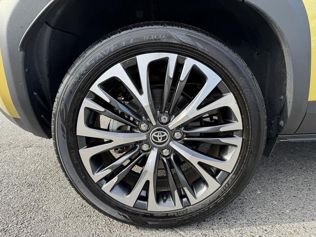 ヤリスクロス ハイブリッドＺ　全周囲カメラ・フルセグナビ・ＢＴオーディオ・ＬＥＤライト・ＡＣＣ・ＬＫＡ・ＡＨＢ・ＢＳＭ・ＨＵＤ・Ｃソナー・ハーフレザー・Ｐシート・ＵＳＢ・ＡＣ１００Ｖ・プライバシーガラス・本革ステア（54枚目）