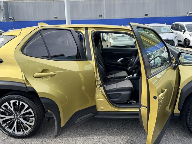 ヤリスクロス ハイブリッドＺ　全周囲カメラ・フルセグナビ・ＢＴオーディオ・ＬＥＤライト・ＡＣＣ・ＬＫＡ・ＡＨＢ・ＢＳＭ・ＨＵＤ・Ｃソナー・ハーフレザー・Ｐシート・ＵＳＢ・ＡＣ１００Ｖ・プライバシーガラス・本革ステア（58枚目）