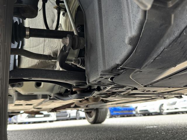 ヤリスクロス ハイブリッドＺ　全周囲カメラ・フルセグナビ・ＢＴオーディオ・ＬＥＤライト・ＡＣＣ・ＬＫＡ・ＡＨＢ・ＢＳＭ・ＨＵＤ・Ｃソナー・ハーフレザー・Ｐシート・ＵＳＢ・ＡＣ１００Ｖ・プライバシーガラス・本革ステア（60枚目）