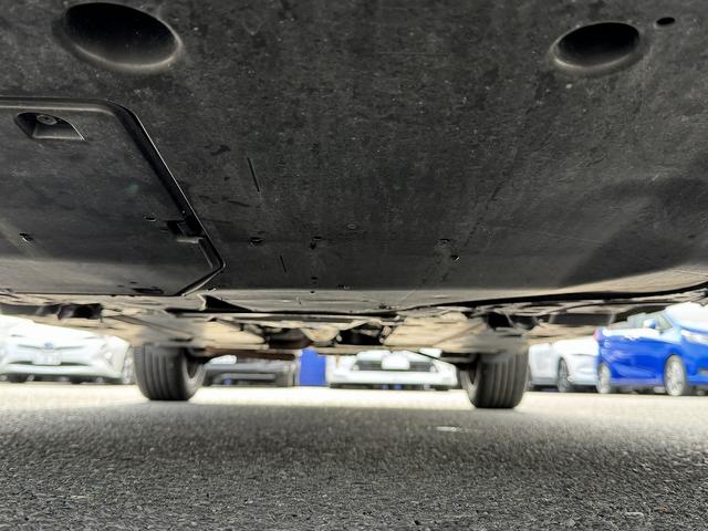 ヤリスクロス ハイブリッドＺ　全周囲カメラ・フルセグナビ・ＢＴオーディオ・ＬＥＤライト・ＡＣＣ・ＬＫＡ・ＡＨＢ・ＢＳＭ・ＨＵＤ・Ｃソナー・ハーフレザー・Ｐシート・ＵＳＢ・ＡＣ１００Ｖ・プライバシーガラス・本革ステア（61枚目）