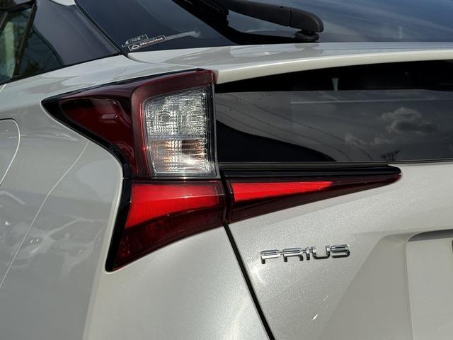 プリウス Ａツーリングセレクション　後期・ＨＵＤ・ＢＳＭ・ＡＣＣ・ＬＫＡ・ＡＨＢ・９ｉｎフルセグナビ・Ｂカメラ・ＢＴオーディオ・ＬＥＤライト・Ｃソナー・合皮Ｓ・シートヒーター・Ｐシート・ドアバイザー・プライバシーガラス・ＡＣ１００Ｖ（28枚目）