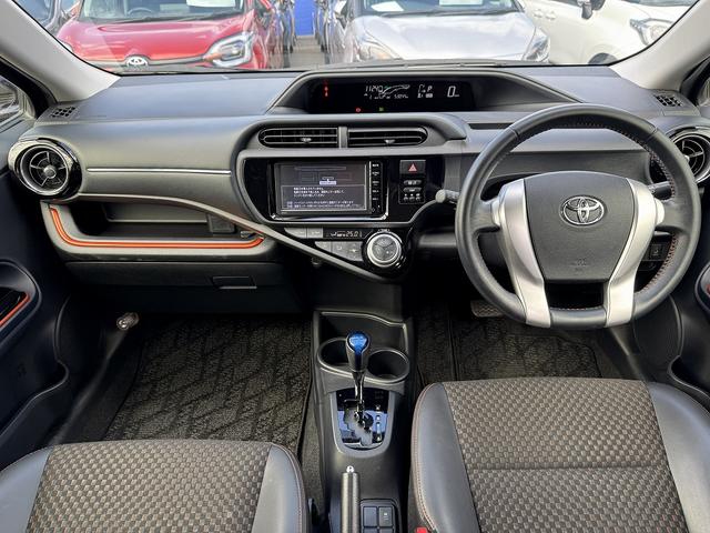 アクア X-アーバン 純正7型ナビTV・バックカメラ・ETC・BTオーディオ・CD・スマートキー・純正16AW・LEDヘッドライト・AUTOライト・革ステア・ドアバイザー・フロアマット・ミラーウィンカー(3枚目)