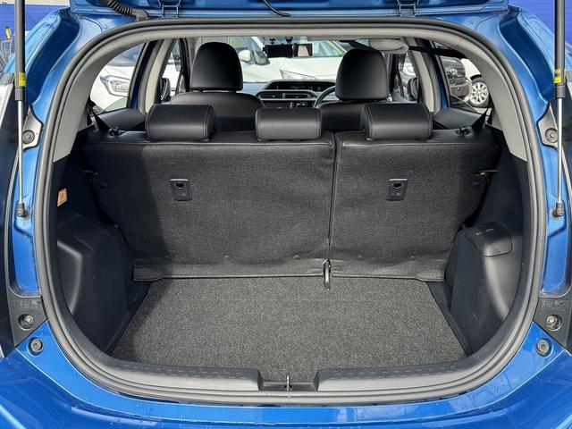 アクア X-アーバン 純正7型ナビTV・バックカメラ・ETC・BTオーディオ・CD・スマートキー・純正16AW・LEDヘッドライト・AUTOライト・革ステア・ドアバイザー・フロアマット・ミラーウィンカー(7枚目)