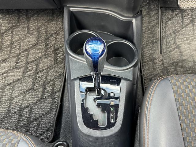 アクア X-アーバン 純正7型ナビTV・バックカメラ・ETC・BTオーディオ・CD・スマートキー・純正16AW・LEDヘッドライト・AUTOライト・革ステア・ドアバイザー・フロアマット・ミラーウィンカー(10枚目)