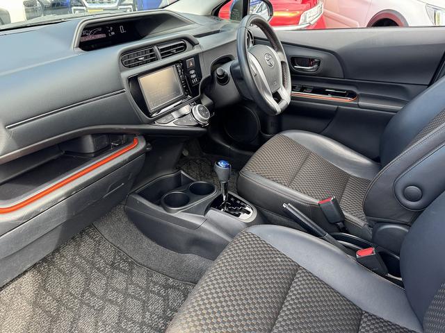 アクア X-アーバン 純正7型ナビTV・バックカメラ・ETC・BTオーディオ・CD・スマートキー・純正16AW・LEDヘッドライト・AUTOライト・革ステア・ドアバイザー・フロアマット・ミラーウィンカー(28枚目)