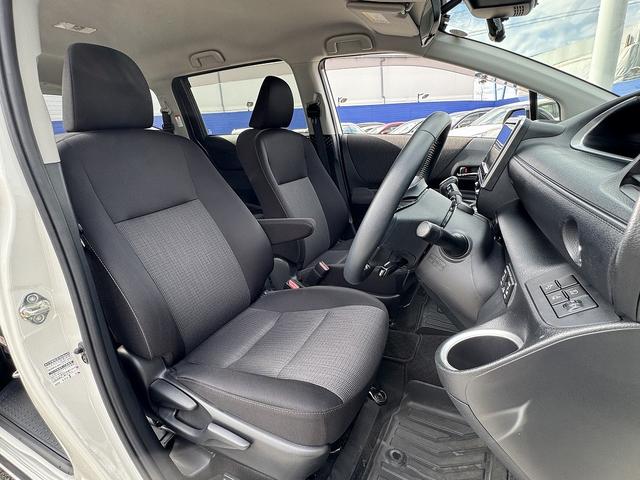 シエンタ ハイブリッドファンベースGセーフティーエディションII 後期・セーフティセンス・純正9型フルセグナビ・ETC・BTオーディオ・USB・クルーズコントロール・両側パワースライド・Cソナー・AUTOハイビーム・フロアマット・ドアバイザー(4枚目)