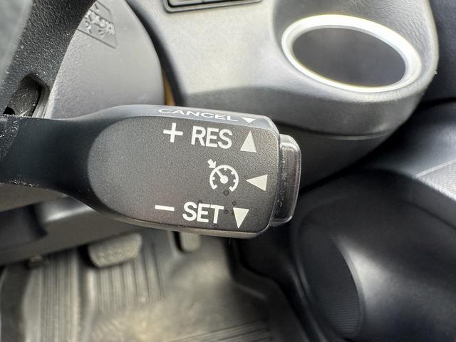 シエンタ ハイブリッドファンベースGセーフティーエディションII 後期・セーフティセンス・純正9型フルセグナビ・ETC・BTオーディオ・USB・クルーズコントロール・両側パワースライド・Cソナー・AUTOハイビーム・フロアマット・ドアバイザー(11枚目)