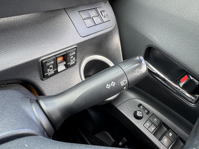 シエンタ G セーフティセンス・レーンキープアシスト・純正ナビ・ワンセグTV・Bluetooth・CD・両側パワースライドドア・ETC・スマートキー・ドアバイザー・プライバシーガラス・ミラーウィンカー・フロアマット(31枚目)