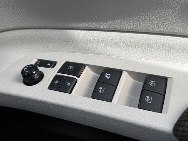 シエンタ G Sセンス・両Pスラ・フルセグナビ・Bカメラ・BTオーディオ・LEDライト・PCS・LKA・AHB・ドアバイザー・プライバシーガラス・スマキー・本革ステア・ETC2.0・ミラーウィンカー・Aストップ(31枚目)