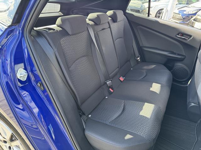 プリウス Ａ　セーフティセンス・純正９インチナビ・バックカメラ・フルセグＴＶ・Ｂｌｕｅｔｏｏｔｈ・ＣＤ／ＤＶＤ再生・ＡＣＣ・ＬＤＡ・ＢＳＭ・ＨＵＤ・パーキングアシスト・コーナーセンサー・オートＨＩビーム・ＥＴＣ（5枚目）