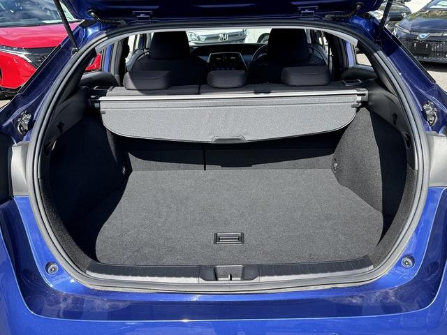 プリウス Ａ　セーフティセンス・純正９インチナビ・バックカメラ・フルセグＴＶ・Ｂｌｕｅｔｏｏｔｈ・ＣＤ／ＤＶＤ再生・ＡＣＣ・ＬＤＡ・ＢＳＭ・ＨＵＤ・パーキングアシスト・コーナーセンサー・オートＨＩビーム・ＥＴＣ（6枚目）