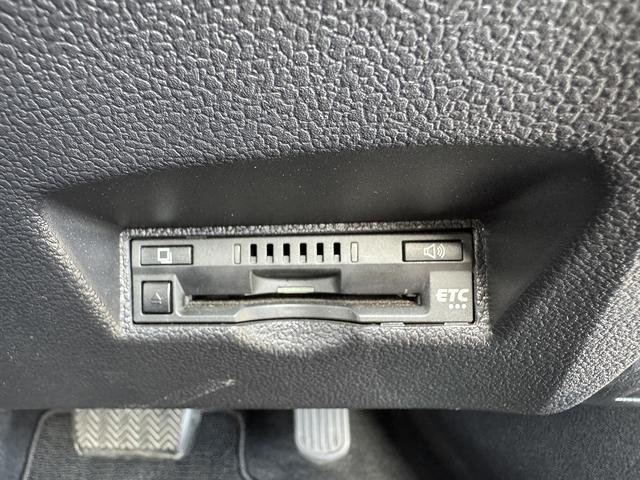 プリウス Ａ　セーフティセンス・純正９インチナビ・バックカメラ・フルセグＴＶ・Ｂｌｕｅｔｏｏｔｈ・ＣＤ／ＤＶＤ再生・ＡＣＣ・ＬＤＡ・ＢＳＭ・ＨＵＤ・パーキングアシスト・コーナーセンサー・オートＨＩビーム・ＥＴＣ（14枚目）