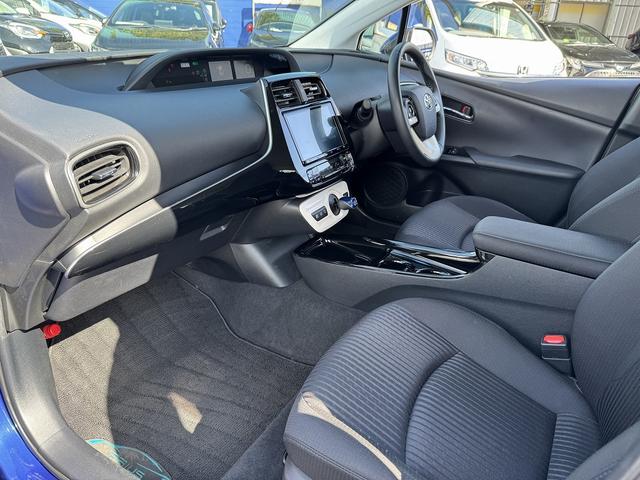 プリウス Ａ　セーフティセンス・純正９インチナビ・バックカメラ・フルセグＴＶ・Ｂｌｕｅｔｏｏｔｈ・ＣＤ／ＤＶＤ再生・ＡＣＣ・ＬＤＡ・ＢＳＭ・ＨＵＤ・パーキングアシスト・コーナーセンサー・オートＨＩビーム・ＥＴＣ（29枚目）