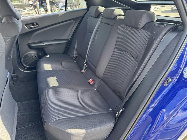プリウス Ａ　セーフティセンス・純正９インチナビ・バックカメラ・フルセグＴＶ・Ｂｌｕｅｔｏｏｔｈ・ＣＤ／ＤＶＤ再生・ＡＣＣ・ＬＤＡ・ＢＳＭ・ＨＵＤ・パーキングアシスト・コーナーセンサー・オートＨＩビーム・ＥＴＣ（30枚目）