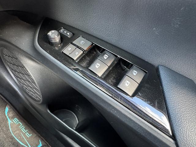 プリウス Ａ　セーフティセンス・純正９インチナビ・バックカメラ・フルセグＴＶ・Ｂｌｕｅｔｏｏｔｈ・ＣＤ／ＤＶＤ再生・ＡＣＣ・ＬＤＡ・ＢＳＭ・ＨＵＤ・パーキングアシスト・コーナーセンサー・オートＨＩビーム・ＥＴＣ（34枚目）