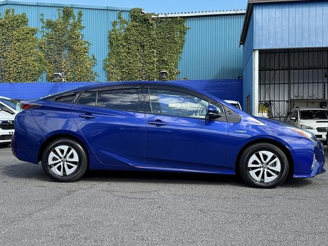 プリウス Ａ　セーフティセンス・純正９インチナビ・バックカメラ・フルセグＴＶ・Ｂｌｕｅｔｏｏｔｈ・ＣＤ／ＤＶＤ再生・ＡＣＣ・ＬＤＡ・ＢＳＭ・ＨＵＤ・パーキングアシスト・コーナーセンサー・オートＨＩビーム・ＥＴＣ（35枚目）