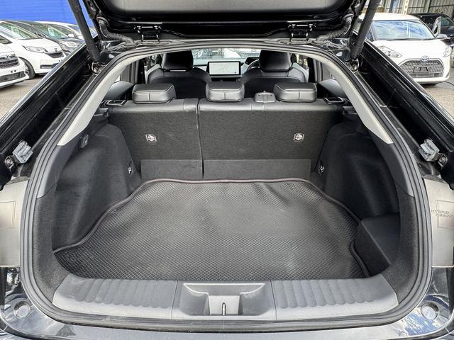 プリウス Ｚ　セーフティセンス・ナビＴＶ・全周囲カメラ・Ｃａｒｐｌａｙ・Ｂｌｕｅｔｏｏｔｈ・電動リアゲート・ＥＴＣ・ＡＣＣ・ＢＳＭ・ＬＤＡ・ＲＣＴＡ・ＰＷシート・シートエアコン・シートヒーター・オートＨＩビーム（6枚目）