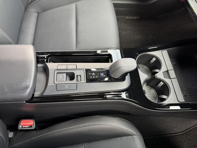 プリウス Ｚ　セーフティセンス・ナビＴＶ・全周囲カメラ・Ｃａｒｐｌａｙ・Ｂｌｕｅｔｏｏｔｈ・電動リアゲート・ＥＴＣ・ＡＣＣ・ＢＳＭ・ＬＤＡ・ＲＣＴＡ・ＰＷシート・シートエアコン・シートヒーター・オートＨＩビーム（9枚目）