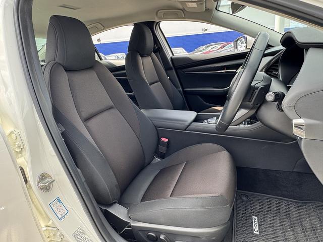 MAZDA3セダン 20Sプロアクティブ ツーリングセレクション 純正ナビ・BOSEサウンド・フルセグTV・Carplay・Bluetooth・DVD再生・全周囲カメラ・ACC・BSM・レーンキープアシスト・Cセンサー・LEDヘッドライト・オートHIビーム・ETC(4枚目)