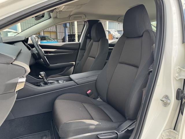 MAZDA3セダン 20Sプロアクティブ ツーリングセレクション 純正ナビ・BOSEサウンド・フルセグTV・Carplay・Bluetooth・DVD再生・全周囲カメラ・ACC・BSM・レーンキープアシスト・Cセンサー・LEDヘッドライト・オートHIビーム・ETC(28枚目)