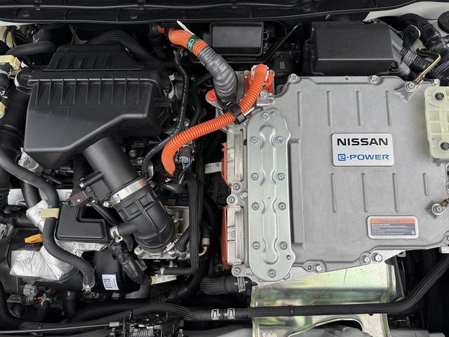 キックス オーテック　プロパイロット・全周囲カメラ・フルセグナビ・ＢＴオーディオ・ＥＴＣ・ＵＳＢ・デジタルミラー・ハーフレザー・ステア＆シートヒーター・Ｃソナー・ＡＵＴＯハイビーム・純正１７ＡＷ・フロアマット（56枚目）