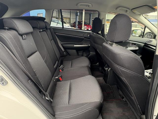 レヴォーグ 1.6GTアイサイト フルセグナビ・Bカメラ・BTオーディオ・LEDライト・ACC・LKA・Pシート・パドルシフト・ETC・プライバシーガラス・ドアバイザー・本革ステア・オートライト・USB・Aストップ(5枚目)