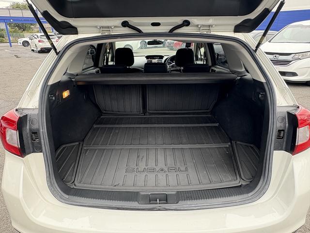 レヴォーグ 1.6GTアイサイト フルセグナビ・Bカメラ・BTオーディオ・LEDライト・ACC・LKA・Pシート・パドルシフト・ETC・プライバシーガラス・ドアバイザー・本革ステア・オートライト・USB・Aストップ(6枚目)