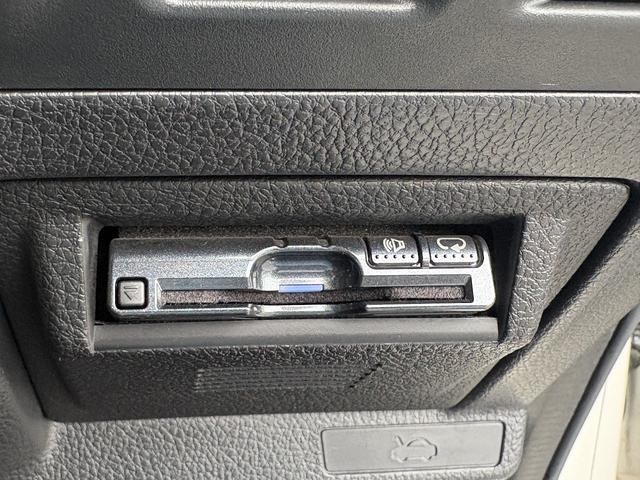 レヴォーグ 1.6GTアイサイト フルセグナビ・Bカメラ・BTオーディオ・LEDライト・ACC・LKA・Pシート・パドルシフト・ETC・プライバシーガラス・ドアバイザー・本革ステア・オートライト・USB・Aストップ(22枚目)